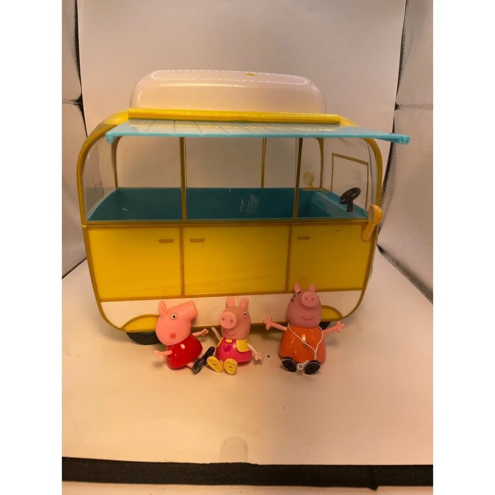 Peppa Pig Yellow Minivan Mini Camper Van Bus & 3 Figure Jazwares